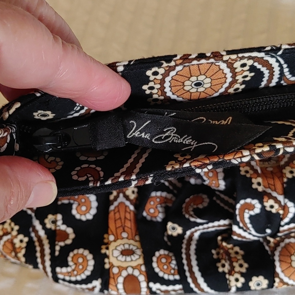 ⭐Host Pick⭐Compact Vera Bradley Quilted Hannah Bag in Cafe Latte Shade - Picture 5 of 9